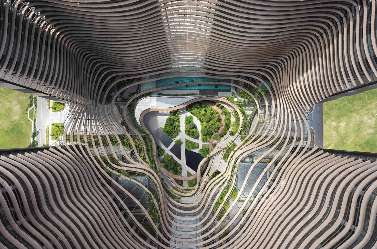 Au centre du complexe Marina One, le Green Heart s’inspire de la topographie des rizières en terrasses.